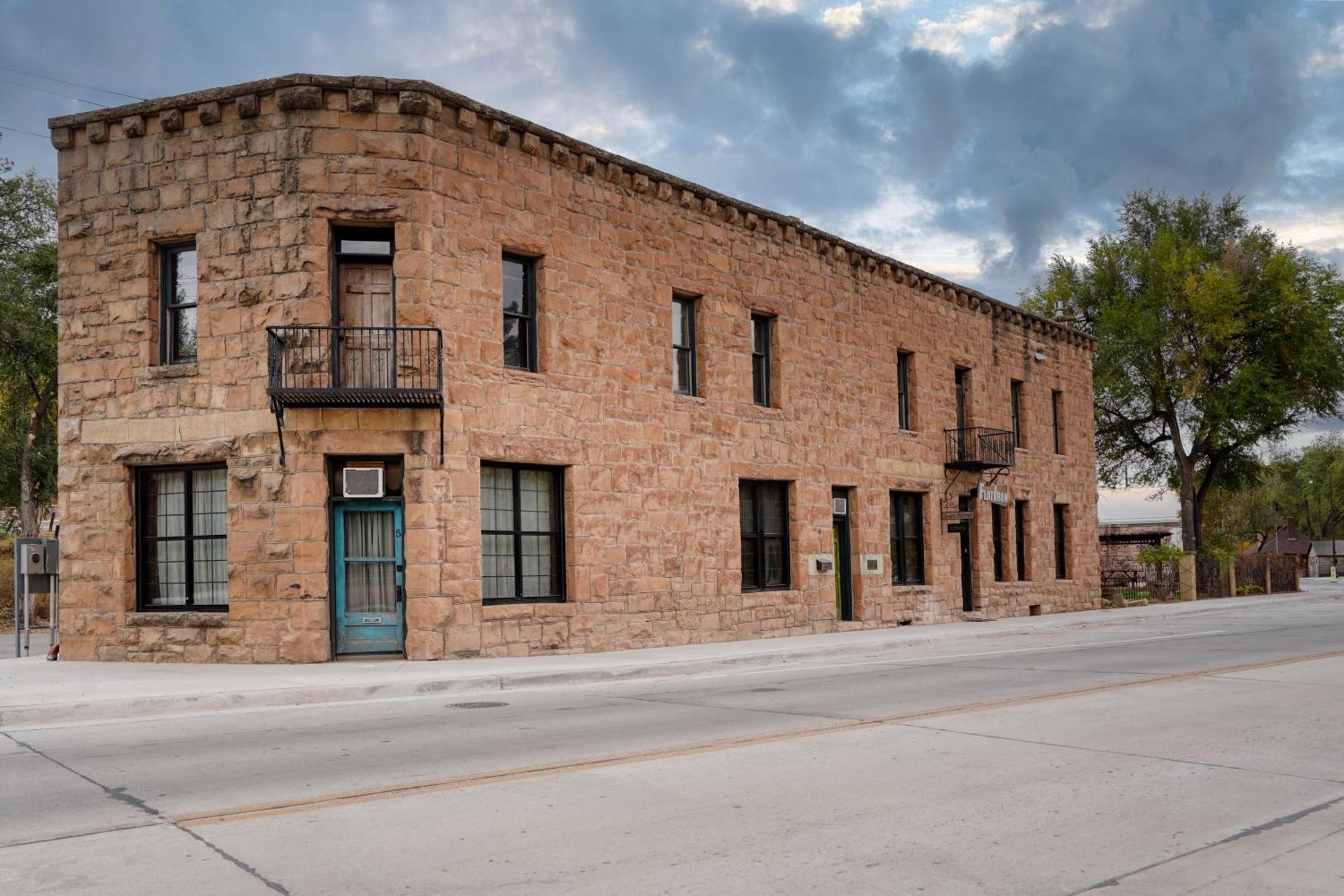 Flatiron Suite B - History Meets Comfort Hot Springs Exterior photo